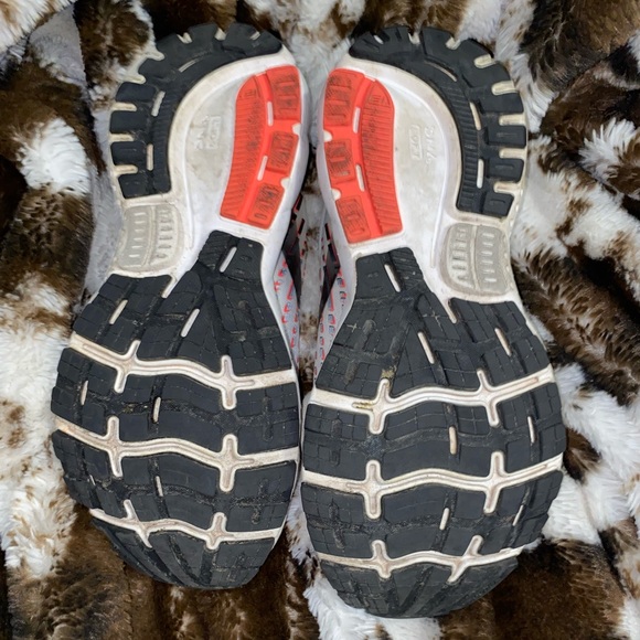 Brooks tennis shoes - Picture 5 of 6